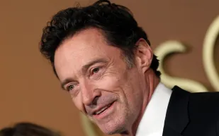 هيو جاكمان يعود بدور مظلم في فيلم The Death of Robin Hood (فيديو)