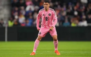 ثروة لويس سواريز في عيد ميلاده الـ39.. أرقام تعكس مسيرة تاريخية