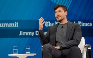 مفاجأة مستر بيست: ملياردير على الورق لكنه يحتاج للاستدانة!