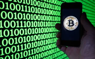 ارتفاع جديد لبيتكوين مع مكاسب ملحوظة في العملات الرقمية