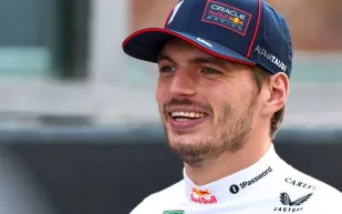 ماكس فيرستابن يتفوق على الجميع في القيادة تحت الأمطار (فيديو)