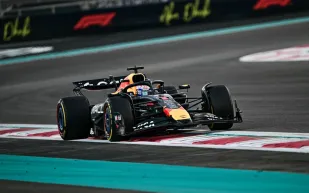 هاميلتون خارج قائمة أفضل 10 سائقين لعام 2025