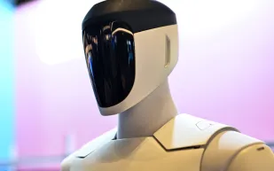 شريك لا يمل: روبوت جديد يحاكي لاعب التنس المحترف في التدريبات (فيديو)