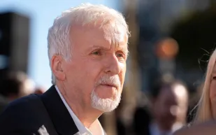 جيمس كاميرون يضع حدًا لجدل نجاة جاك في تايتانيك.. ماذا قال؟