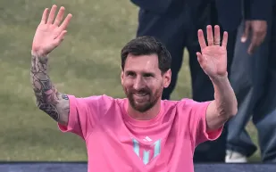 فيديو ليونيل ميسي العائلي يثير التساؤلات.. من الفتاة التي خطفت الأنظار؟