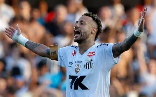 هل كادت الإصابة القاسية أن تُنهي مسيرة نيمار؟ والده يكشف الحقيقة