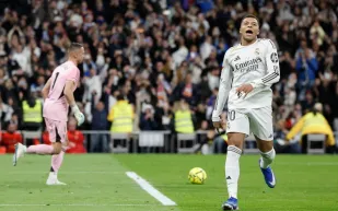 ألونسو يكشف موقف مبابي من مواجهة ريال بيتيس