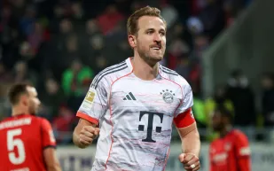 هاري كين وصلاح في صدارة قائمة الأكثر فوزًا بجائزة لاعب الشهر بالبريميرليغ (فيديو)