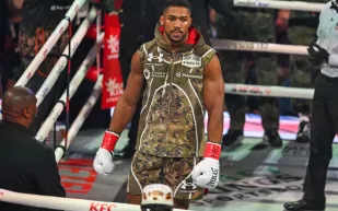 بعد فقدان أعز أصدقائه.. هل يعتزل أنتوني جوشوا الملاكمة نهائيًا؟