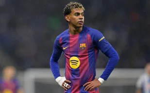 فيروس مفاجئ يبعد لامين يامال عن مران برشلونة