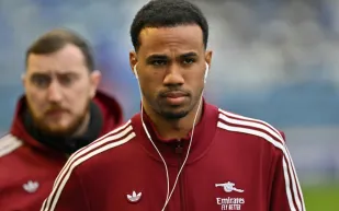 ثنائي أرسنال يبرزان بقائمة الشراكات الدفاعية في البريميرليغ بعد تجاوز تيري وكارفاليو