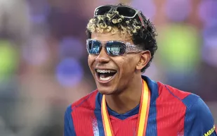 محمد صلاح ولامين يامال يلتقيان لأول مرة في هذا الموعد