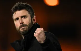 ساعة بـ355 ألف دولار على معصم مدرب يونايتد.. تعرف على تفاصيلها الفاخرة