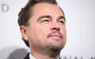 دي كابريو يرفض الكشف عن الطرف الثاني في محادثته بحفل الغولدن غلوب 2026!