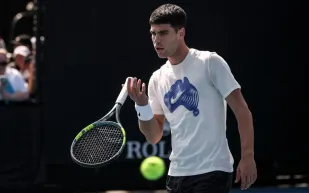 بدعم فيدرر.. ألكاراز يسعى لإنجاز تاريخي في بطولة أستراليا المفتوحة