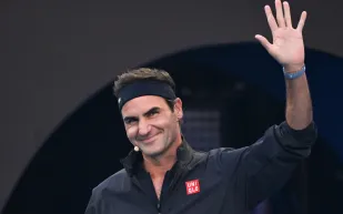 سحر روجر فيدرر يتجدد في أستراليا المفتوحة.. فوز عاطفي واحتفاء بقمة "سينكاراز" (فيديو)