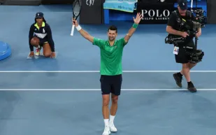 نوفاك ديوكوفيتش يفتتح أستراليا المفتوحة بفوز ساحق على بيدرو مارتينيز (فيديو)