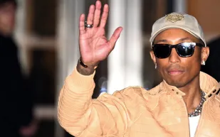 اتهام من شريك فاريل ويليامز بعد تألقه بباريس.. ما القصّة؟  