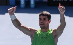 كارلوس ألكاراز يكتسح هانفمان.. كيف تبلغ ثروة ملك التنس الشاب؟ (فيديو)