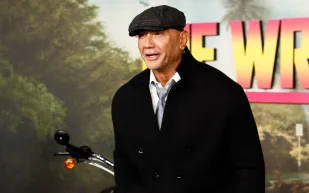 ماذا فعل باتيستا لنقل كلابه الـ4 بين كاليفورنيا وفلوريدا؟ (فيديو)