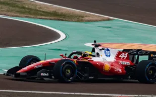 فيراري تكشف عن طلاء سيارتها للفورمولا 1 لعام 2026