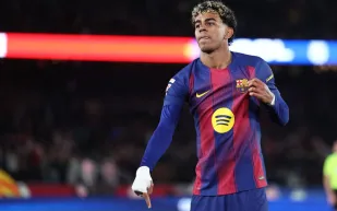 ليست فيراري أو لامبورغيني.. لامين يامال يكشف عن سيارته الأولى (فيديو)