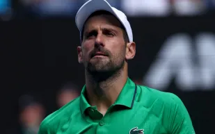 مضرب نوفاك دجوكوفيتش الأسطوري في المزاد.. هل يحطم الأرقام القياسية؟