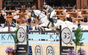 الفارس السعودي عبدالله الشربتلي:  التحدي هو ما يصنع البطل.. وحين أرفع علم بلادي تزول كل متاعبي