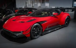 أستون مارتن فولكان الأسطورية تصل إلى مزاد عالمي بنسخة نادرة