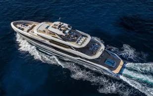 اليخت الفاخر Dom 155.. منزل عائم بمواصفات استثنائية