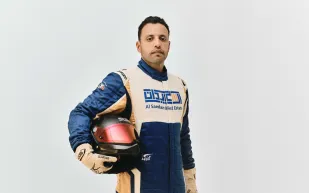 ياسر سعيدان بطل العالم في الراليات الصحراوية: الصحراء لا تُجامل… الفوز لمن يضبط إيقاعه على الرمال