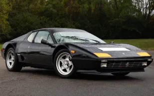عودة أيقونة فيراري: سيارة 512 BBi تصل المزاد بأفضل حالاتها