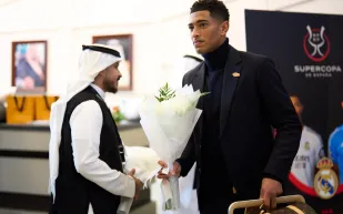 فريق ريال مدريد يصل إلى جدة استعدادًا للسوبر الإسباني (فيديو)