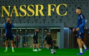 هل يستعيد النصر صدارة الدوري السعودي خلال مواجهة القادسية اليوم؟ (فيديو)