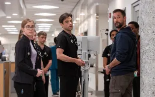 بعد اكتساح جوائز إيمي.. مسلسل The Pitt يراهن على موسم ثالث مليء بالإثارة