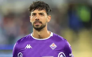 هل اقترب مدافع فيورنتينا من الانضمام لنادي الهلال السعودي؟ 