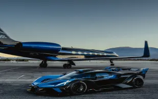 Bugatti Bolide تستعرض قوتها بجوار طائرة Gulfstream G550