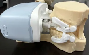 روبوت تنظيف الأسنان يغزو الأسواق.. هل انتهى عصر الفرشاة اليدوية؟ (فيديو)