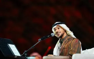 عايض يختتم حفله بأغنية "يادار لاهنتي" المميزة (فيديو)