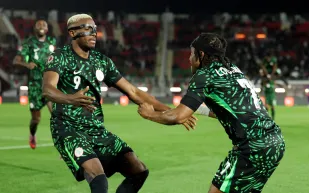 للحد من خطورة المنافس.. منتخب نيجيريا يخطط لمواجهة جماعية ضد المغرب (فيديو)