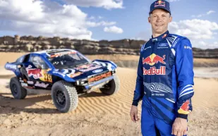 إكستروم يتصدر برولوغ رالي داكار ويمنح فورد إنجازًا أول (فيديو)