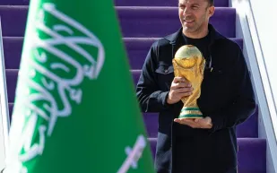 الرياض أولى المحطات.. كأس العالم يبدأ رحلته العالمية من السعودية (فيديو)
