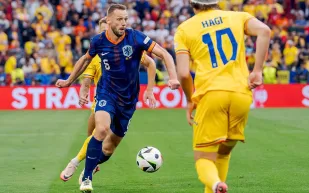 الهلال السعودي بين أتشيربي ودي فريج.. ماذا يحدث خلف الكواليس؟