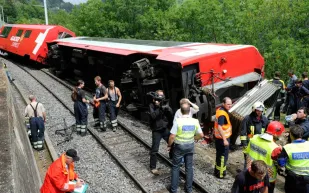  أكبر حادث قطارات في إسبانيا منذ أكثر من عقد.. كم بلغ عدد الضحايا؟ (فيديو)