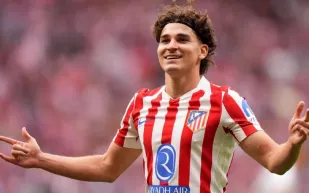 عرض سعودي قياسي قد يفتح الباب أمام رحيل ألفاريز عن أتلتيكو مدريد