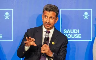 السعودية تحقق طفرة سياحية غير مسبوقة: الخطيب يكشف عن أرقام 2025 في دافوس