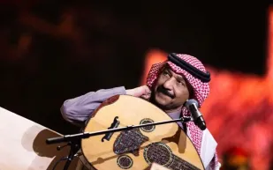 هكذا استعد عبادي الجوهر لحفل اليوم في مهرجان فبراير الكويت 2026 (فيديو)