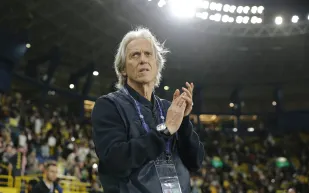 هل يُعاقب جيسوس بعام إيقاف؟ مطالب الهلال تثير الجدل