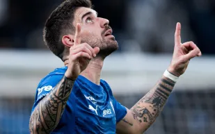 الهلال يواجه القادسية في دوري روشن.. موعد المباراة والتشكيل المتوقع (فيديو)