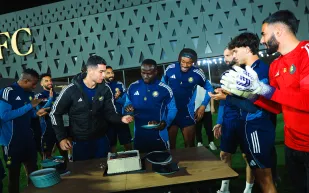 كيف احتفل رونالدو ولاعبو النصر بزميلهم ساديو ماني؟ 